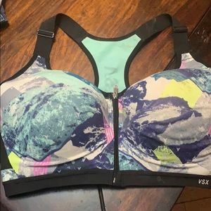 Victors Secret sports bra size 38DDD